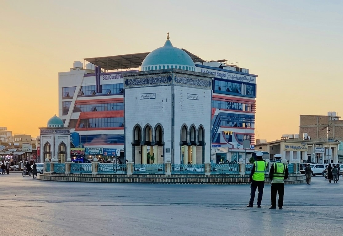 طالبان براى نظاميان پيشين در قندهار تذكره پاسپورت و اجازه سفر نمى دهند.