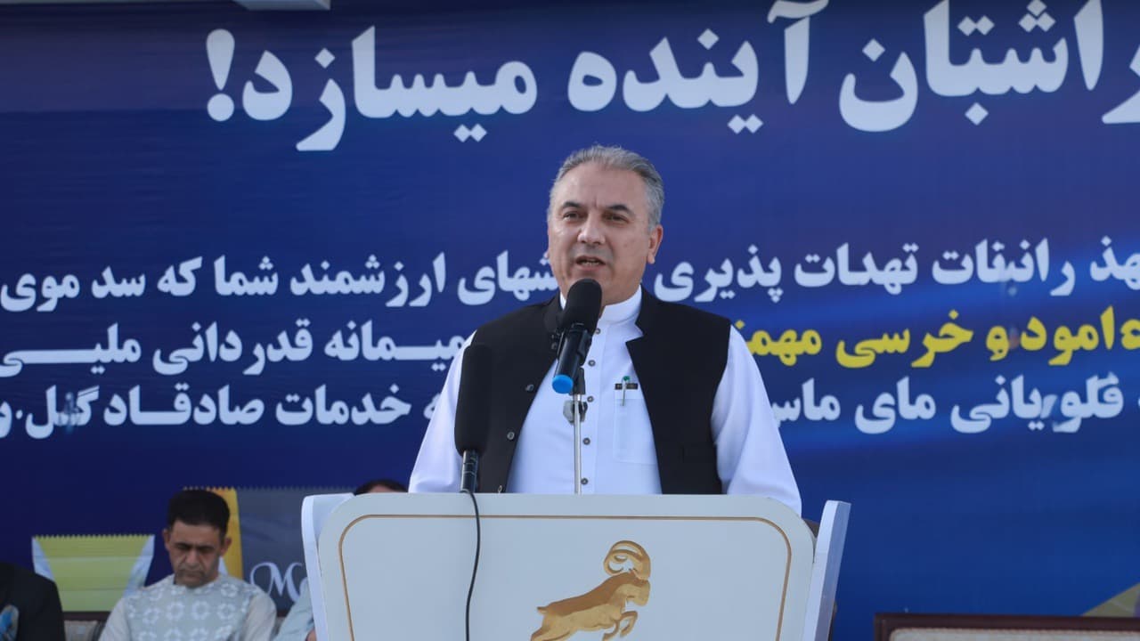 د هرات په صنعتي ښارګوټي کې په څه باندې ۱۳۵۰ فابریکو کې د ۱۶۵ زره کسان به دندو بوخت دي.