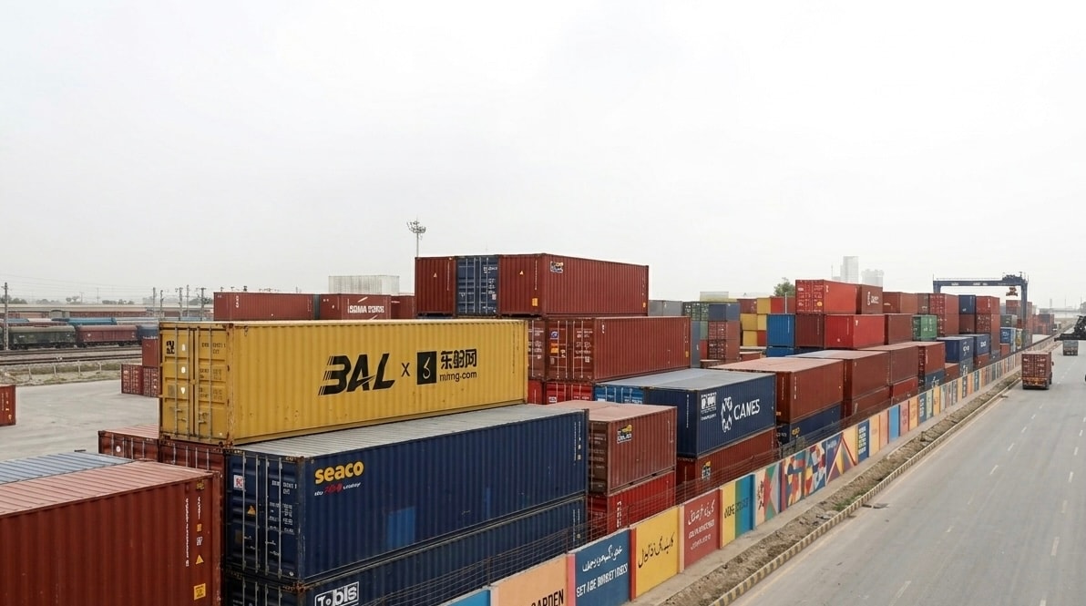 پاكستان مسير هاى جايگزين افغانستان را براى تجارت منطقه اى گسترش داد.