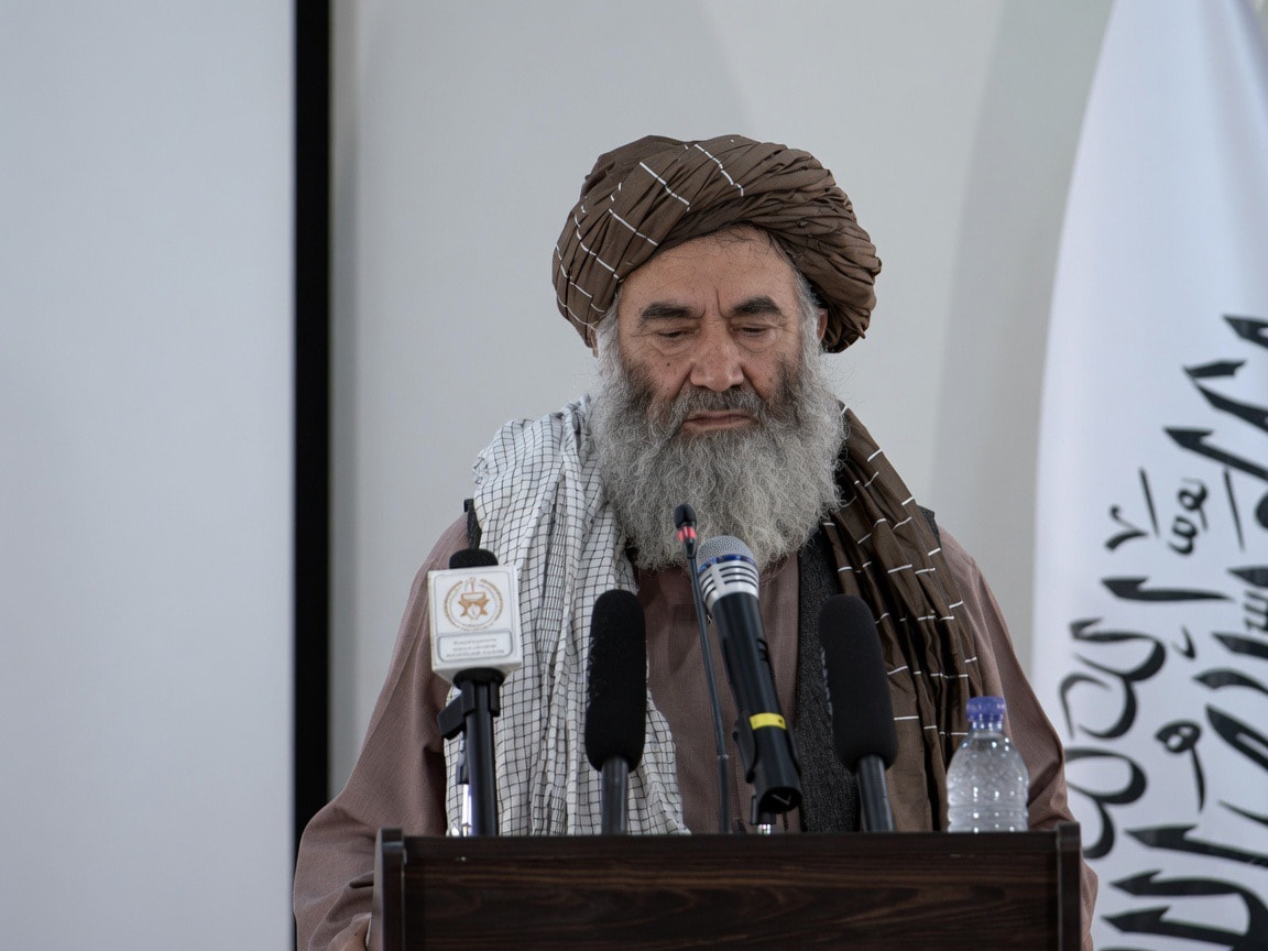 والی قندهار: افراد بدون ریش و نوجوانان باید تلاشی شوند؛ «فساد» در میان همینها است.