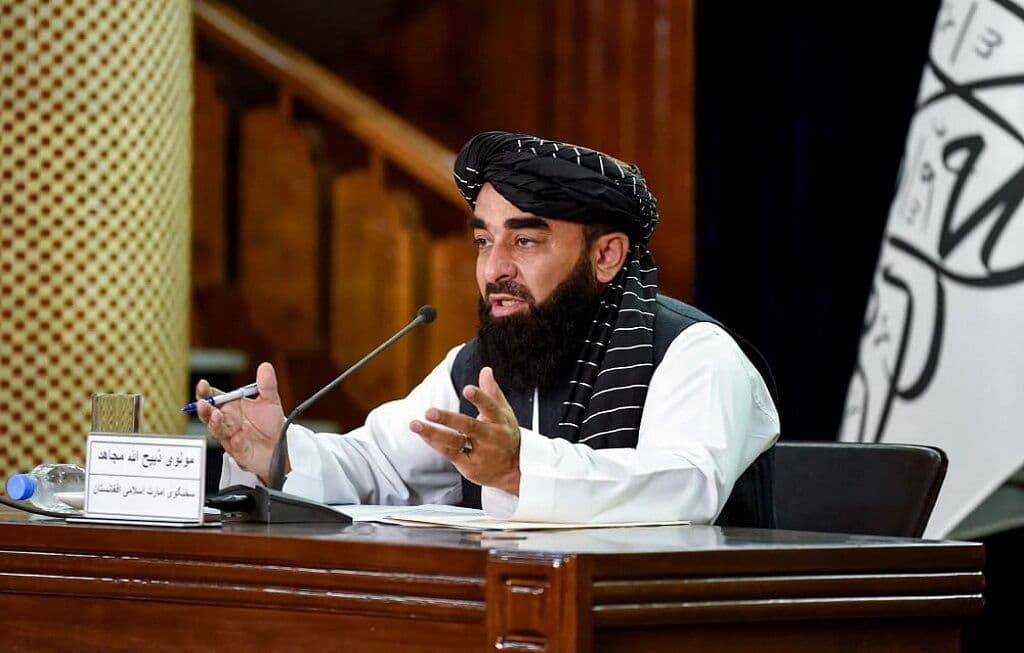 مجاهد پاكستان ته: خپلې كورنۍ امنيتي ستونزې پر افغانستان مه تپئ.