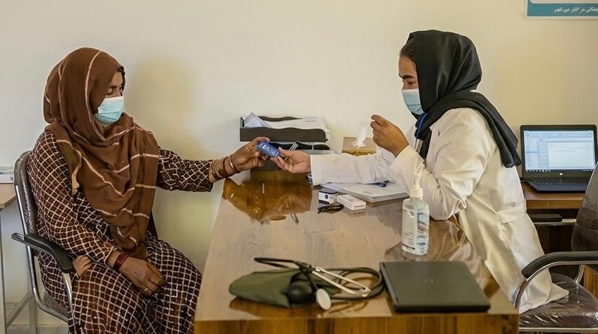 يوناما: محدوديت حضور زنان بدون محرم در مراكز درمانى و بازارها ادامه دارد.