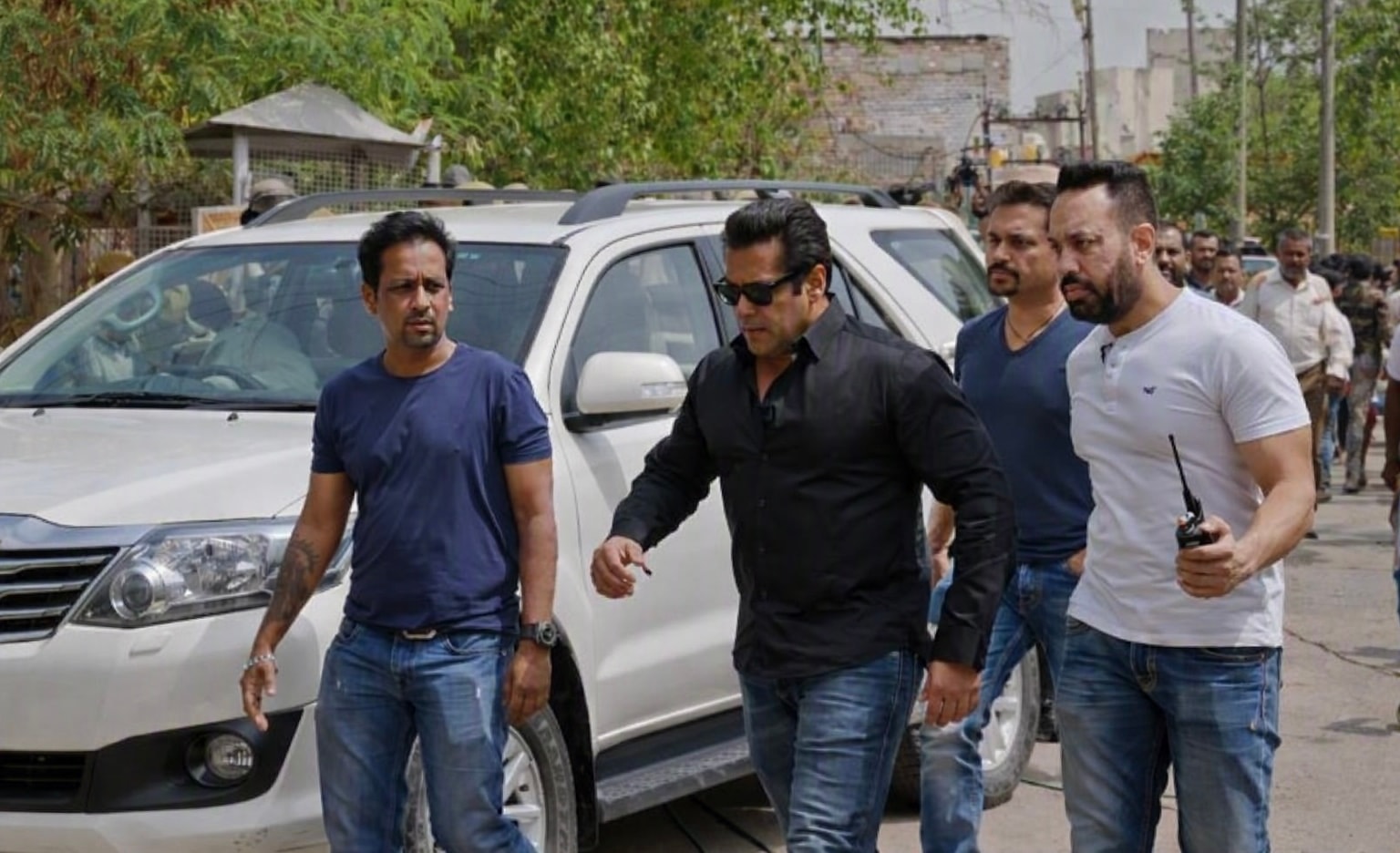 سلمان خان و خواهرش به اتهام دست داشتن در یک پرونده ادعایی کلاهبرداری به دادگاه احضار شدند.