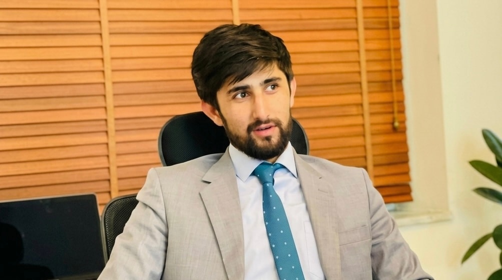 افغان خبریال حمید فرهادي، له دوو کلونو بند وروسته د طالبانو له زندانه خوشې شو.