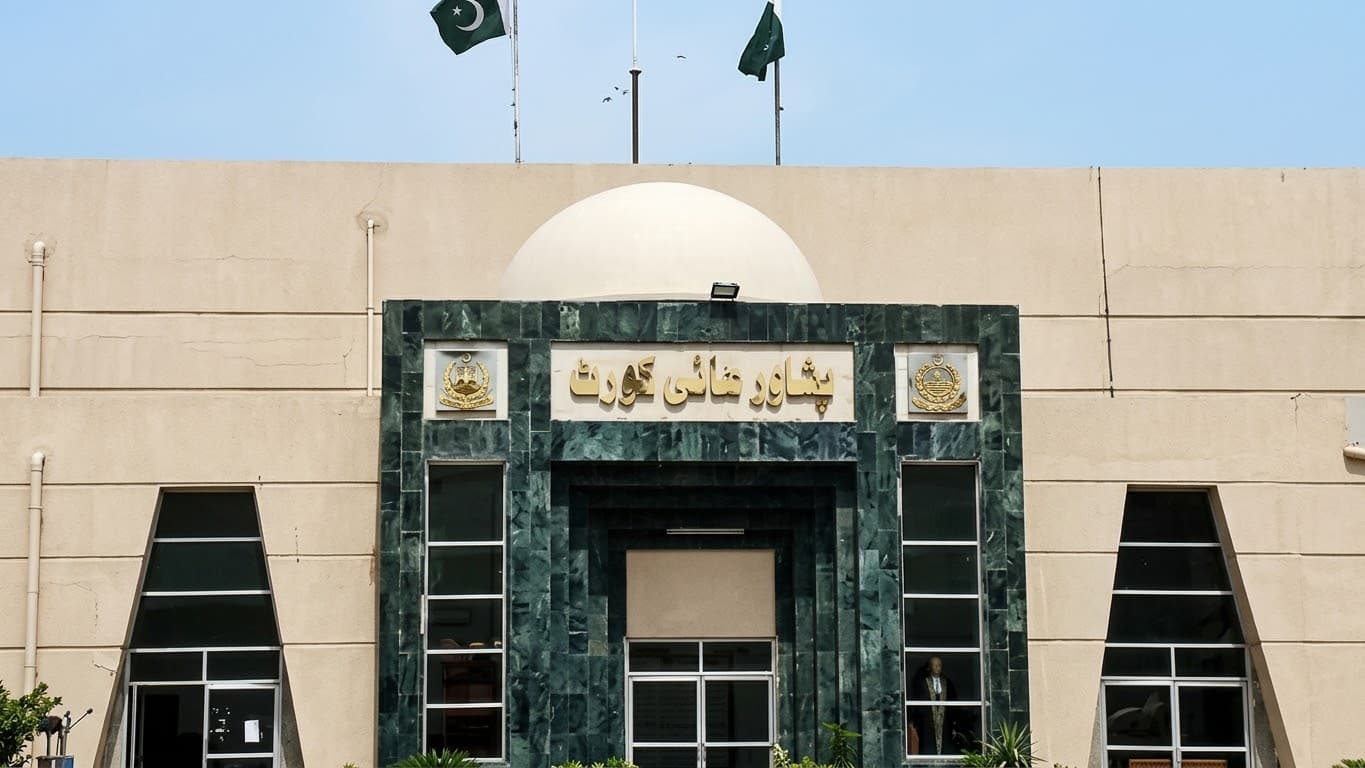 د پېښور عالي محکمې د ۱۷ افغان ډاکټرانو ایستل په موقتي توګه ځنډولي.