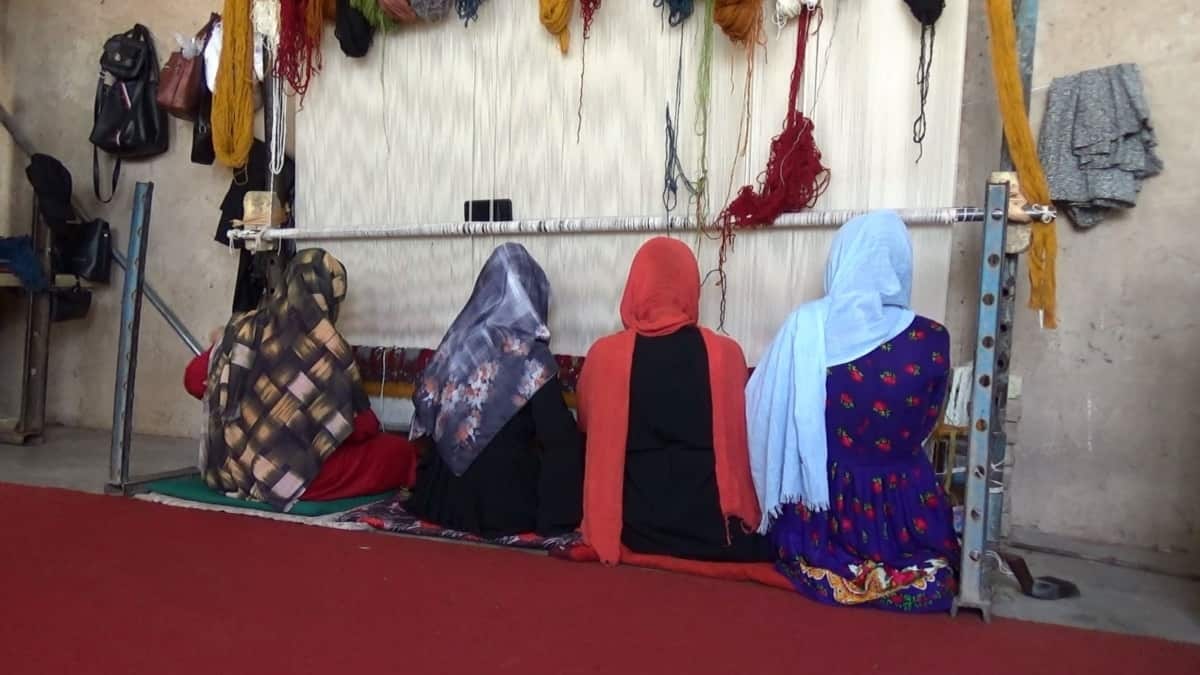 The Taliban have shut down a United Nations-established centre for women carpet weavers in Herat.